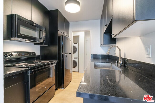 Photo - 1352 S Carmelina Ave Unit 204