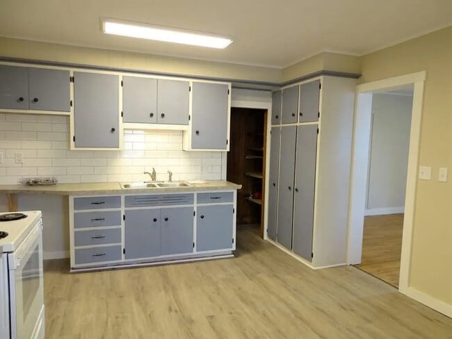 Photo - 317 W Main St