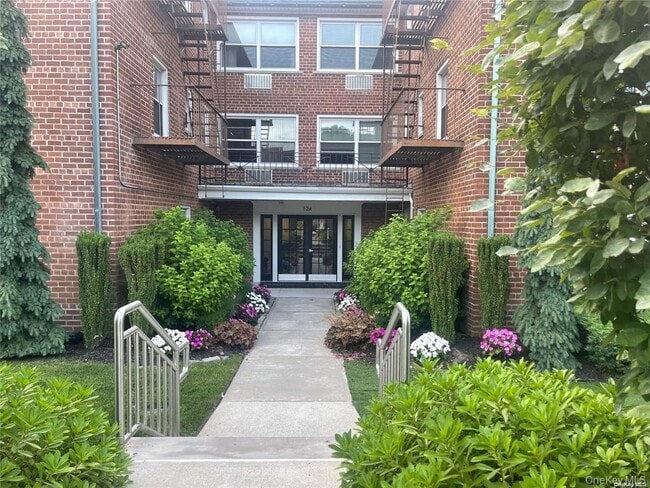 Building Photo - 111 S Central Ave Unit 1-Ss
