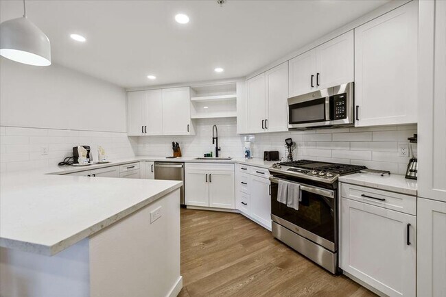 Photo - 375 Camino De La Reina Unit ID1058451P