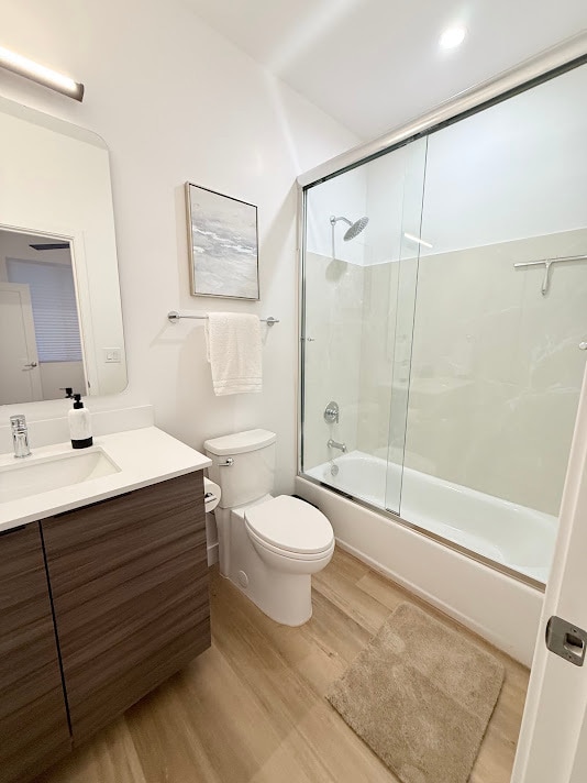 Ground Level Bathroom - 4220 N 32nd St Unit 34