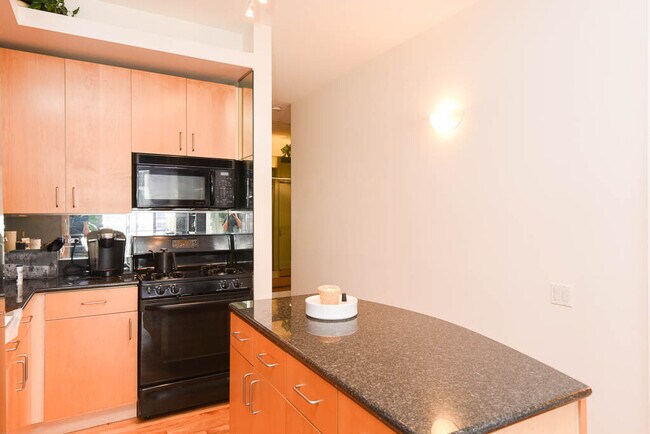 Photo - 212 W Washington St Unidad D2101