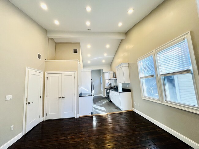 Building Photo - 597 Chapel St Unit 2FR