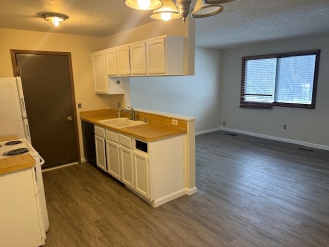 Photo - Gorgeous Remodeled Townhome! Cherry HDWD Floors, Attached Garage!