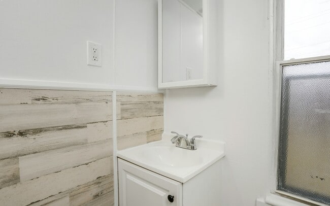 Photo - 57 Oak St