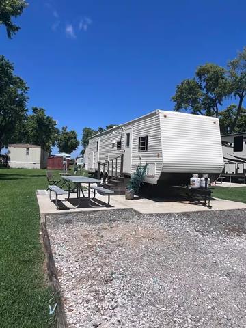 Building Photo - 416 Maplewood Dr Rental