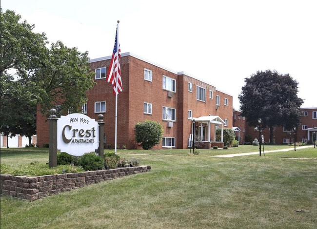 Building Photo - Crest Apartments