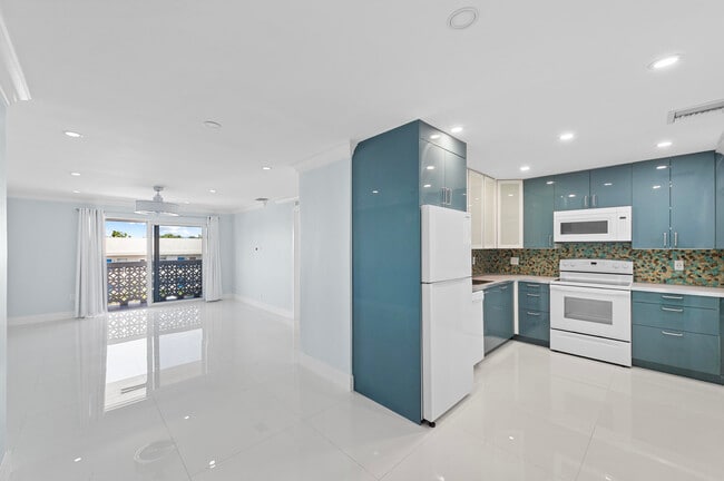 Photo - 3220 Bayview Dr Unit 302