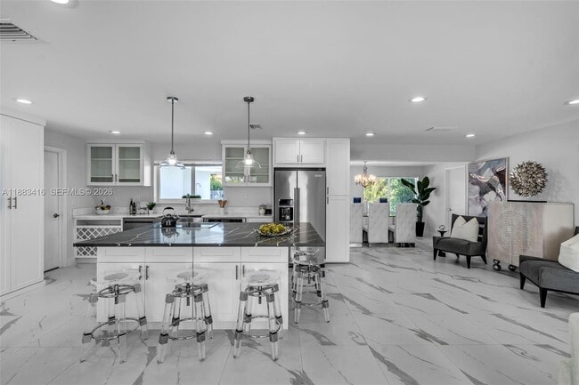 Photo - 465 NW 11th St