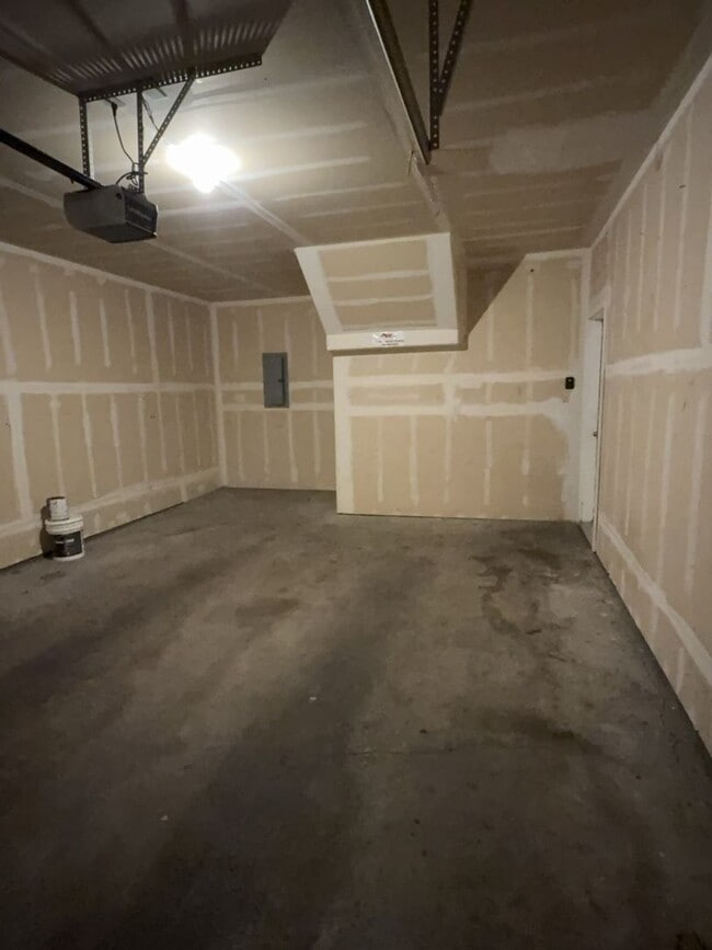 Photo - Spacious 2 Bed, 2 Bath Condo Unit 1