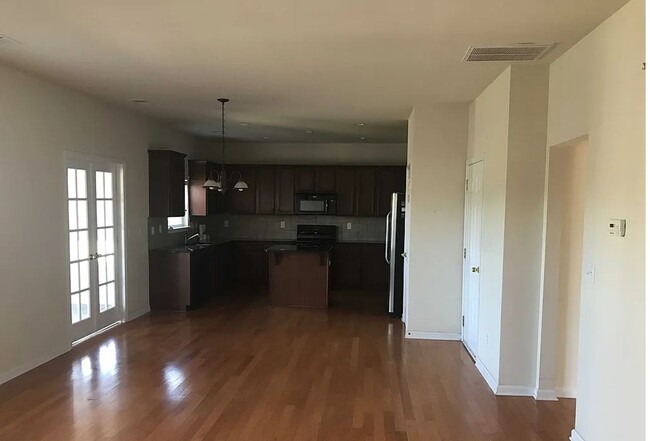 Photo - Stunning 5-bedroom, 2.5-bathroom home | Lo...