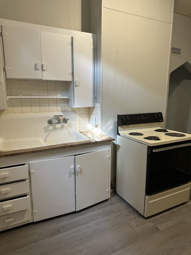 1504 Jules Street Apartments House Rental in Saint Joseph, MO