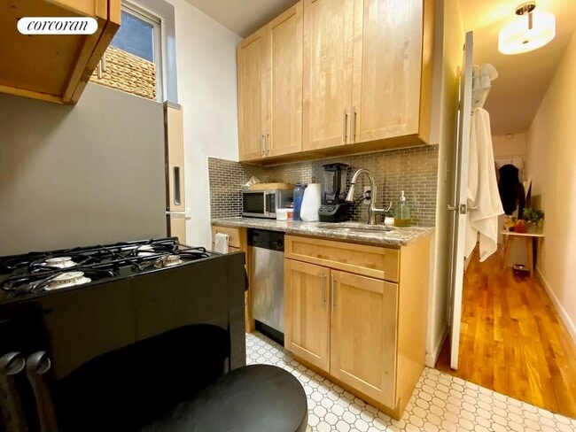 Photo - 448 W 55th St