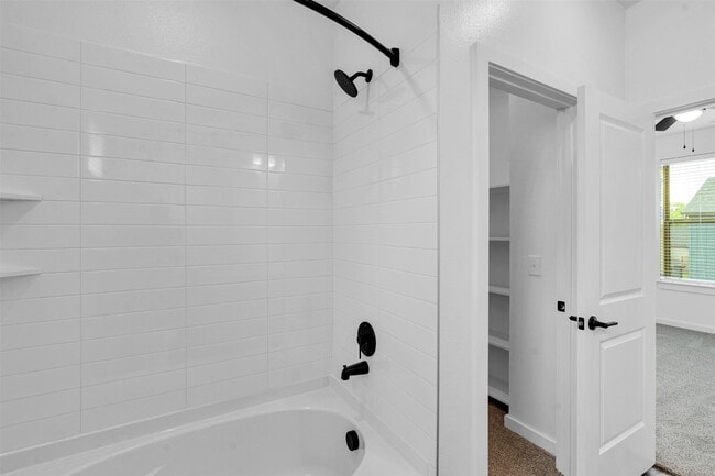 Photo - 1633 Bernard St