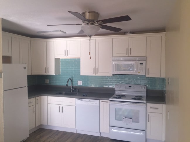 The Fairway - The Fairway Apartments