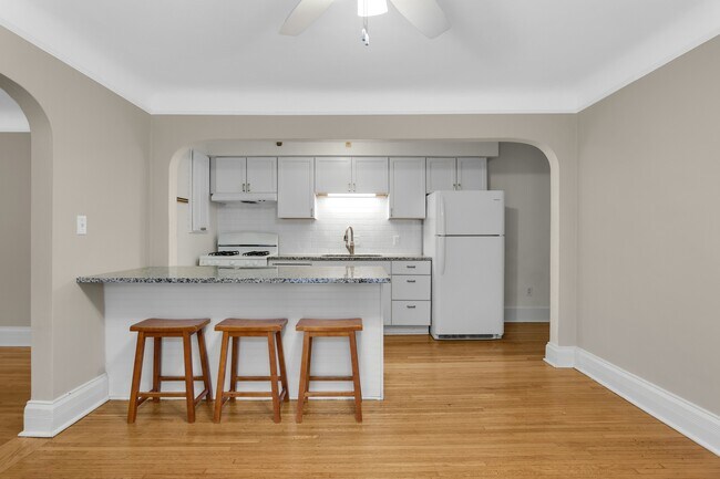 Photo - 1889 Carroll Ave Unidad #3
