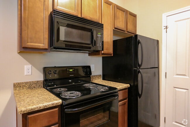 2BR, 1BA - 933SF - Kitchen