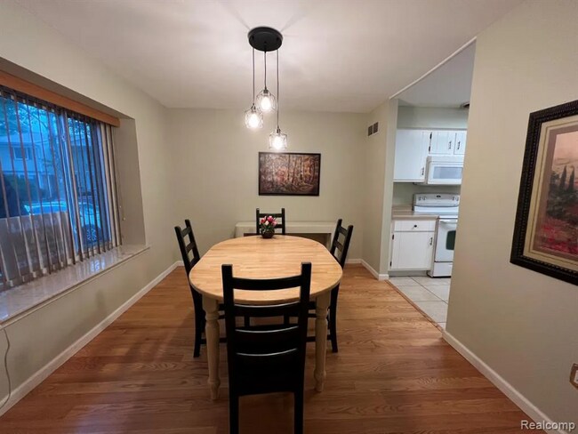 Photo - 1992 Seabright Ct Condo