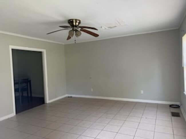 Photo - 1704 Central St