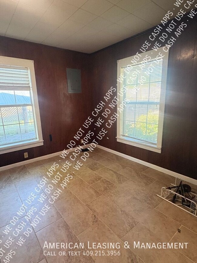 Photo - 310 Cousart St