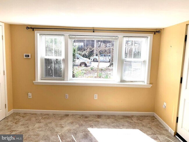 Photo - 4459 MacArthur Blvd NW