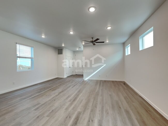 Photo - 340 N Addison Way