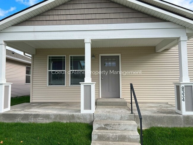 Photo - 3 bed house in Crown Pointe subdivision!