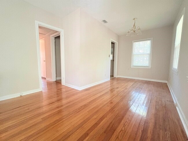 606 Collins Dr