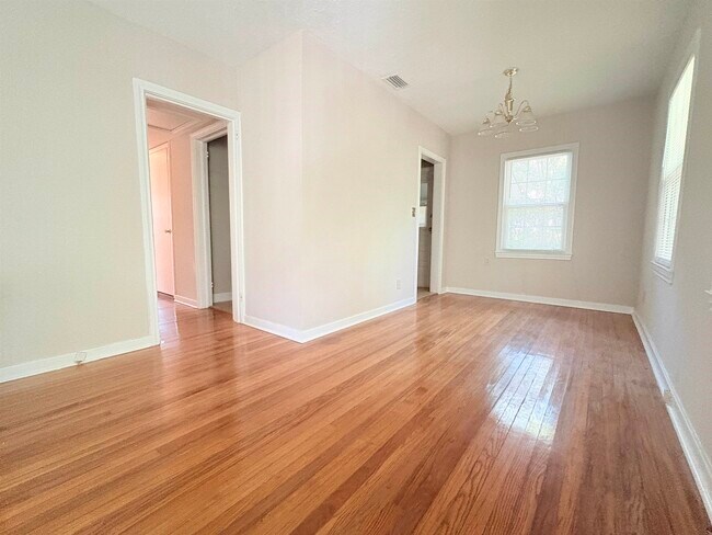 Photo - 606 Collins Dr