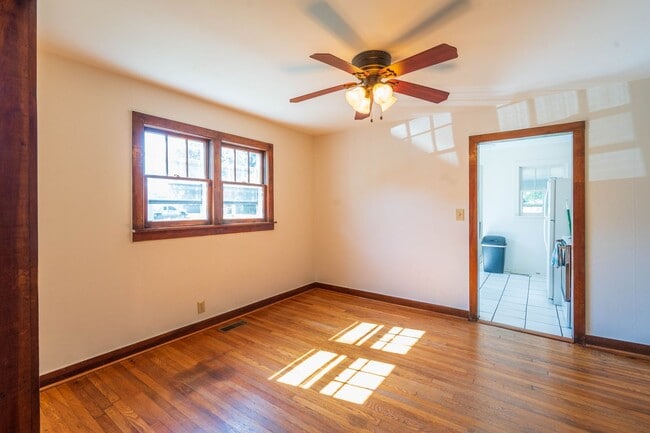 Photo - 3 bed and 1 bath farm house in Johnson City