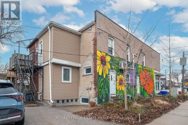 Photo - 322 Silver Birch Ave