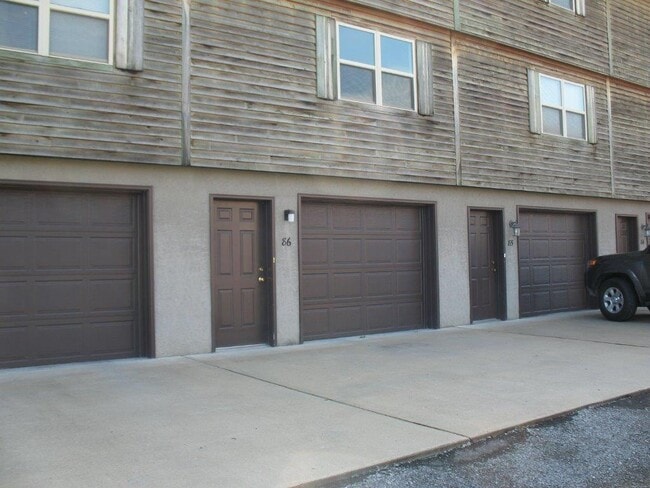 Building Photo - 1700 Big Tree Dr Unit 1700 Big Tree Dr #69