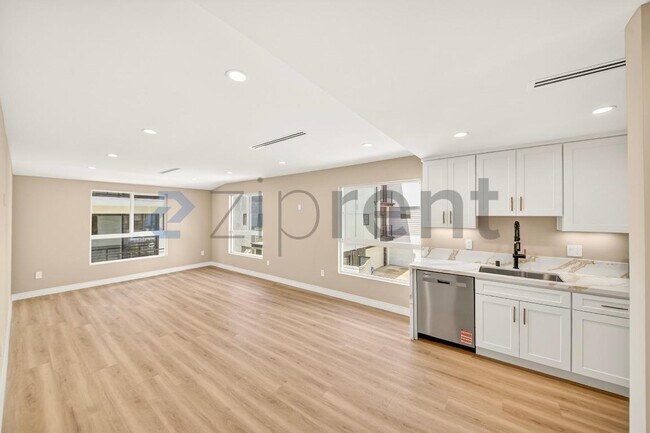 Photo - 225 N Burlington Ave