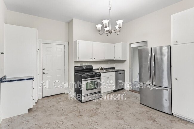 Building Photo - 8753 Signal Hill Rd Unit #4