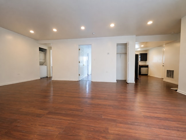Building Photo - 2530 W Fitch Ave