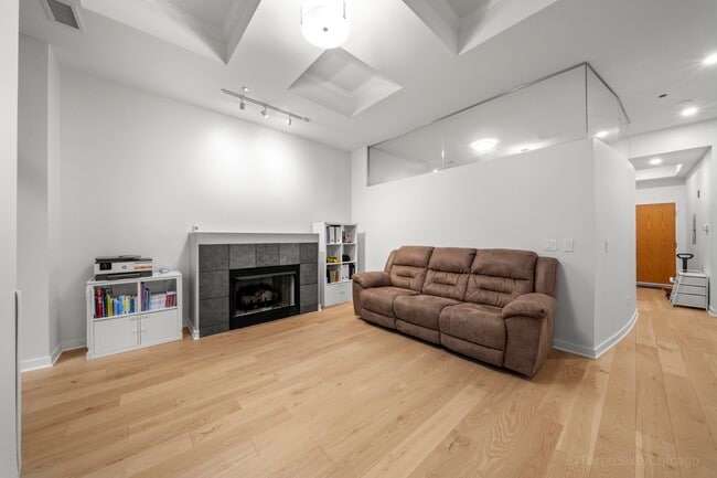 Photo - 208 W Washington St
