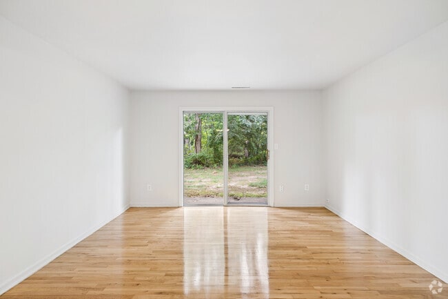 1BR, 1BA - 825SF - Living Room