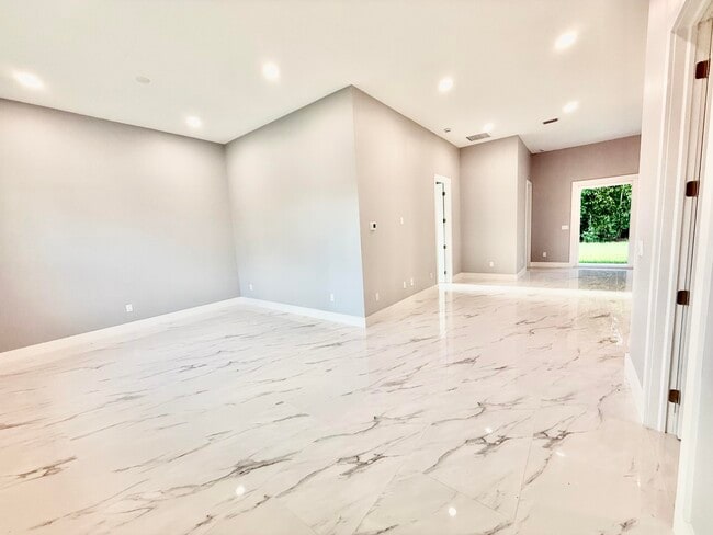 Photo - 675 NE Moss Rose Pl