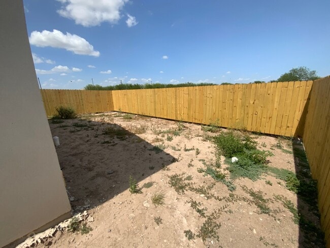 Building Photo - 508 Hope Dr