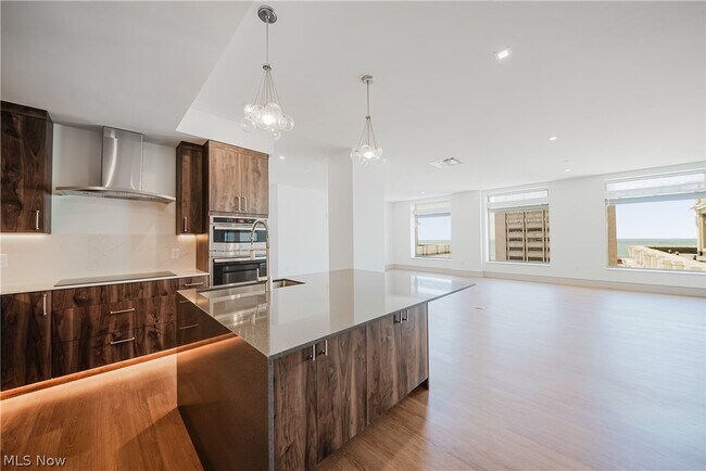 Photo - 99 W St Clair Ave
