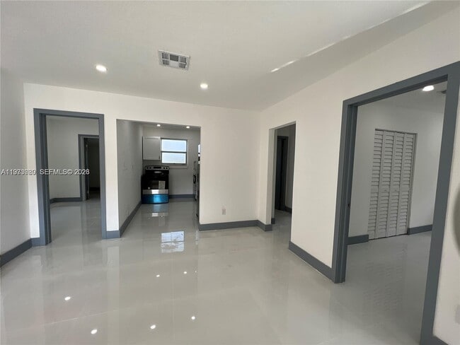 Photo - 2441 NW 32nd St Unit 1