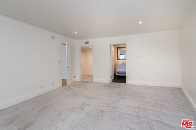 Photo - 1633 S Bentley Ave Unidad 203