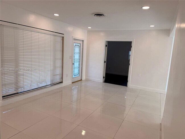 Photo - 2813 Bahama Dr