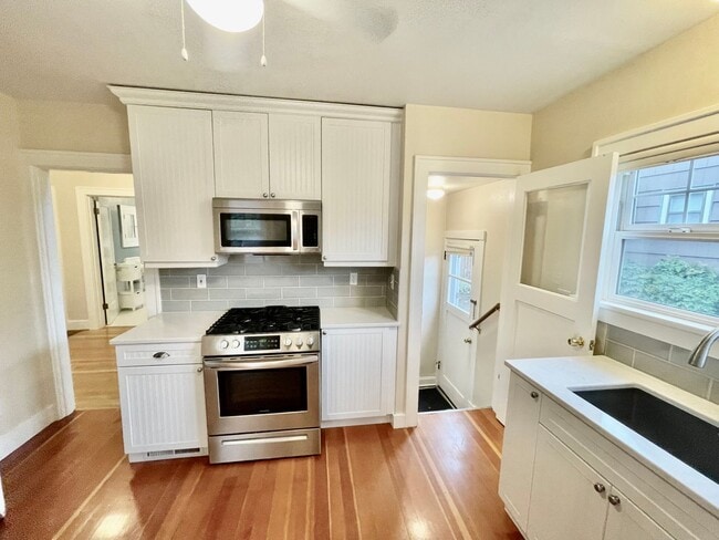 Photo - Rare Find, Large 3bd/2bathroom (w/ Bonus Rooms) House Near Rose City Golf Course