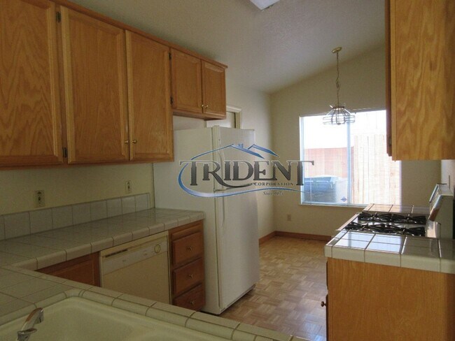 Photo - 4892 Clydebank Way