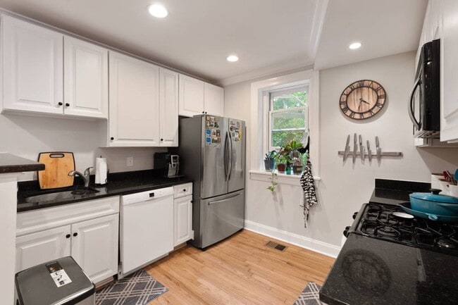 Photo - 150 Rhode Island Ave NW