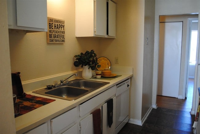 Photo - Fox Run Apartments