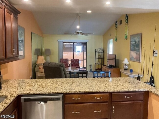 Photo - 4919 Victoria Dr Unit 4