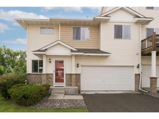 Photo - Spacious End-Unit Townhome in Savage — 3 B...