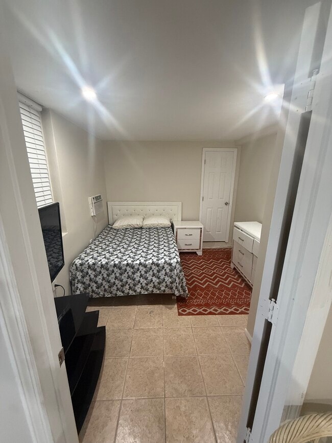 Building Photo - 7821 Hope St